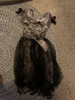 Prom queen costume