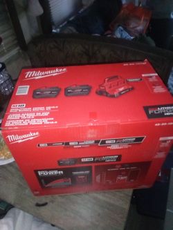 Milwaukee M18 Dual battery Starter Kit