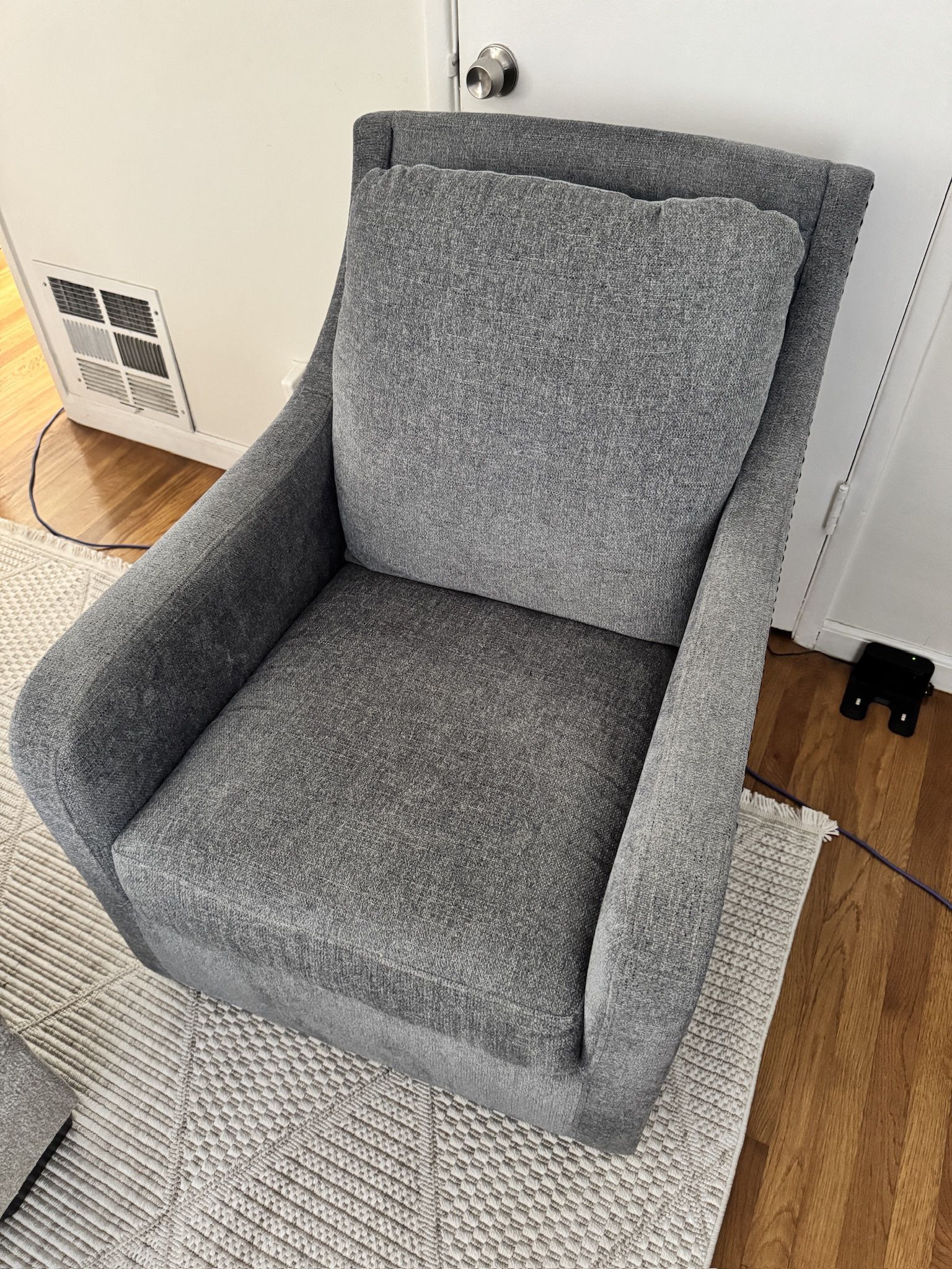 CUSHIONED Swivel Couch Chair