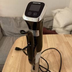 Gourmia Immersion Sous Vide Circulator Cooker with Rubbermaid 18 qt container, lid, vacuum sealer