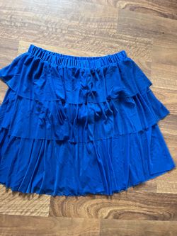 Women’s size extra large royal blue ruffle skirt brand new