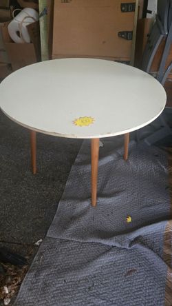 Round Mid-Century Dining Table