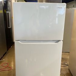 FRIGIDAIRE GLOSS WHITE TOP FREEZER REFRIGERATOR APARTMENT SIZE 