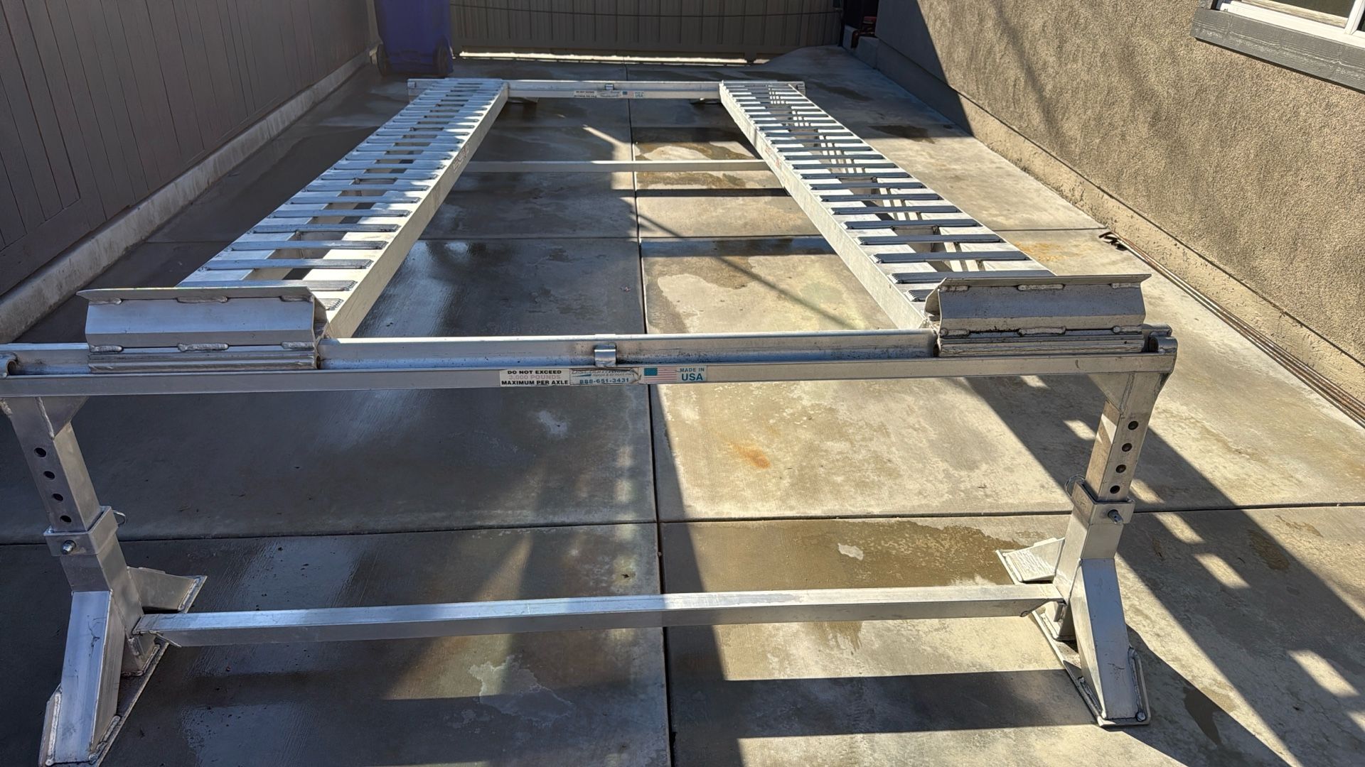 Aluminum adjustable car ramps