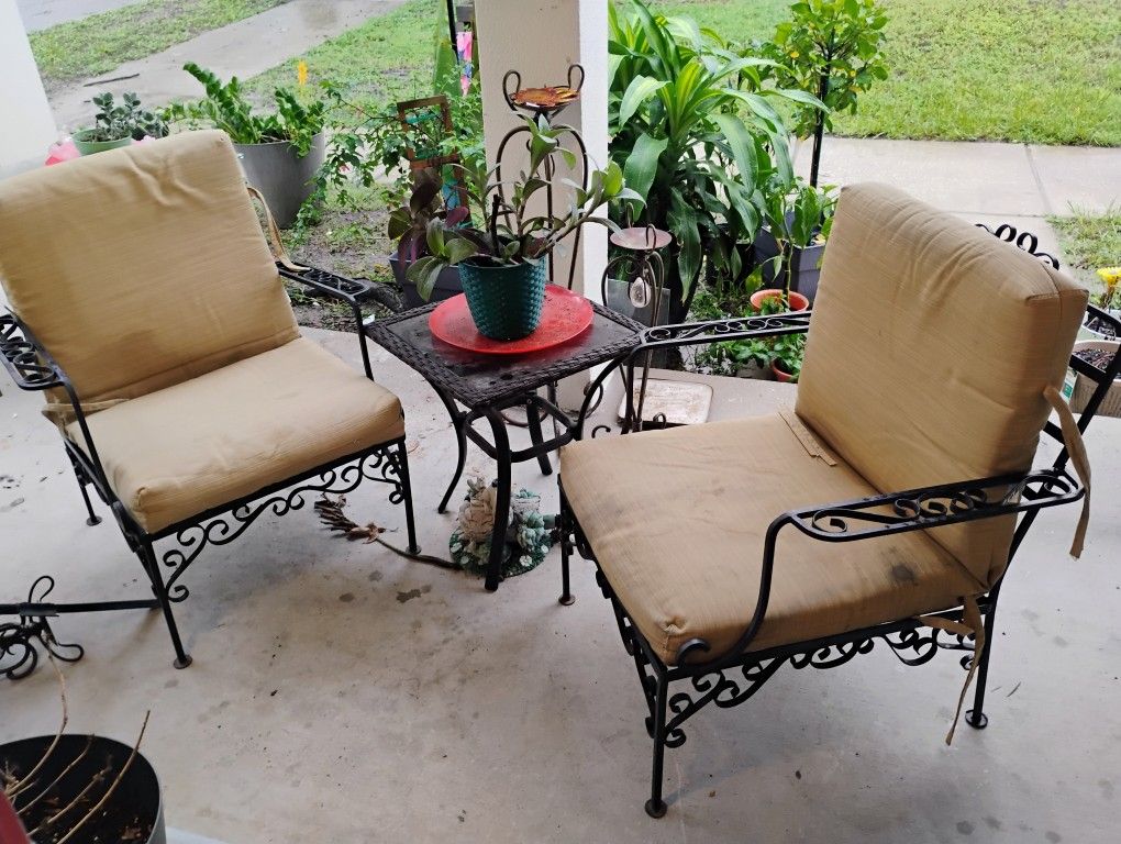 2 Wrought Iron Patio Chairs W 2 Small Tables