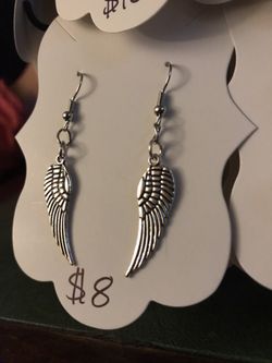 *Handmade* Feather Earrings 🪶