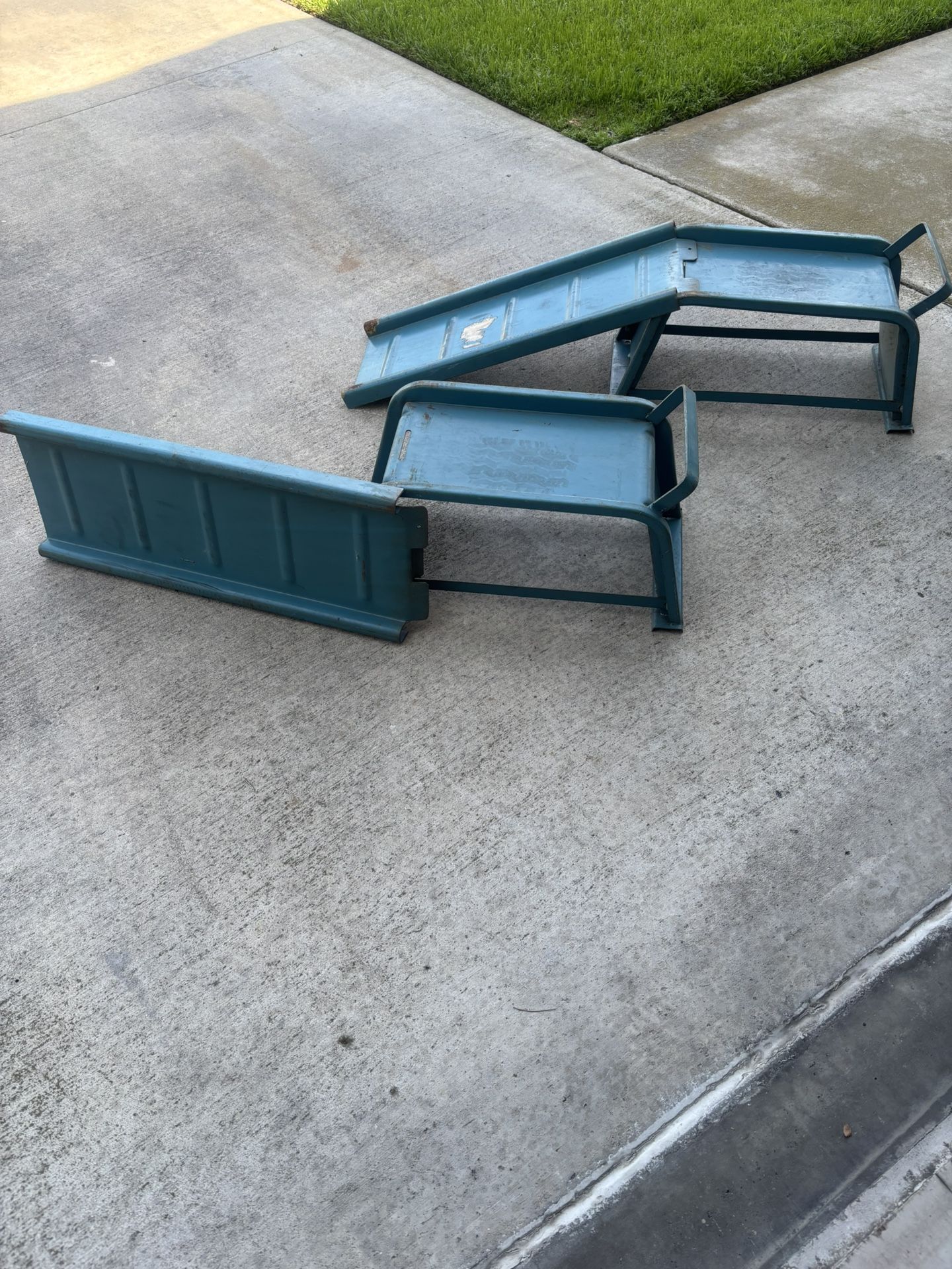 8000 Lb Load Capacity Per Ramp(2) Removable Ramps