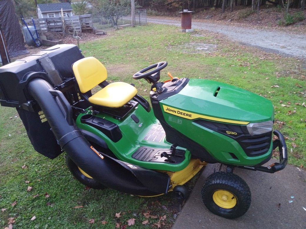 John Deere S130 Riding Mower With Bagger
