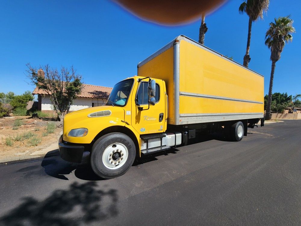 2013 Freightliner M2 106