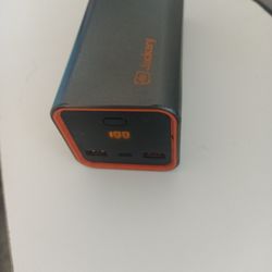 .2 Jackery Power Bars All Charged 70.00