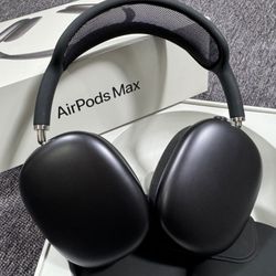 Apple AirPod Maxes 