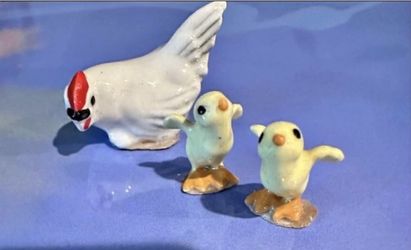 Hagen-Renaker Tiny ChickenHen Figurines