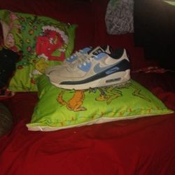 Blue An White or Maxes 
