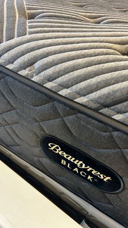 Full beautyrest black mattress medium series 1 really nice new was $4299