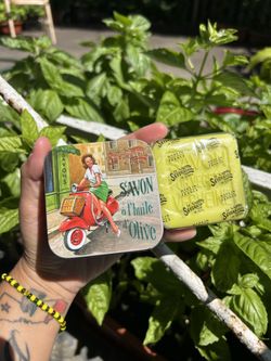 Yellow-Green La Savonnerie de Nyons Soap