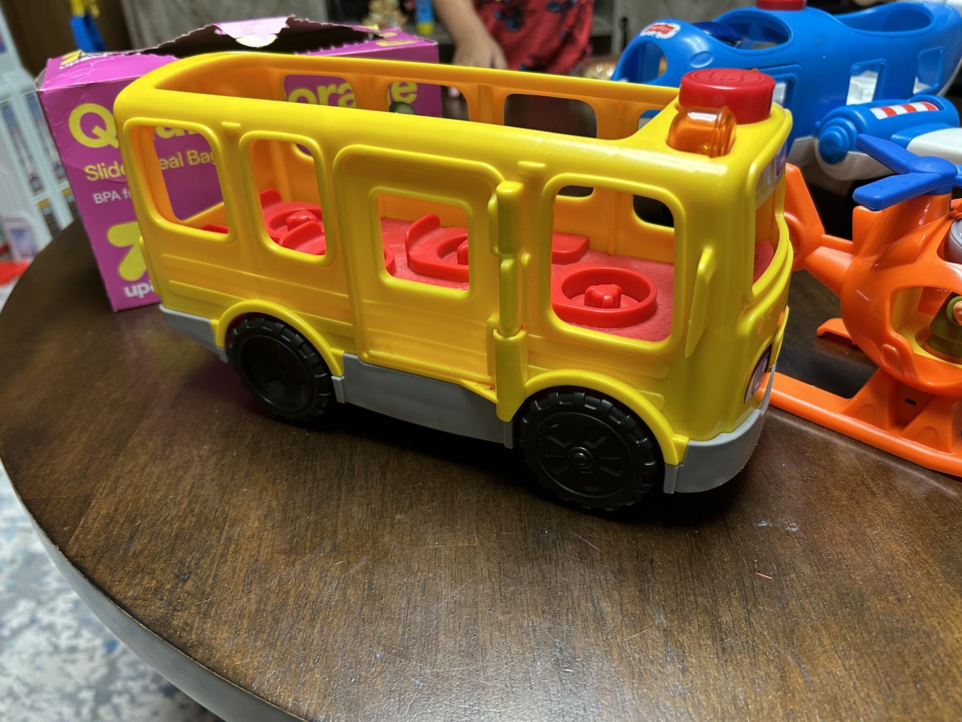 Fisher price/little people 