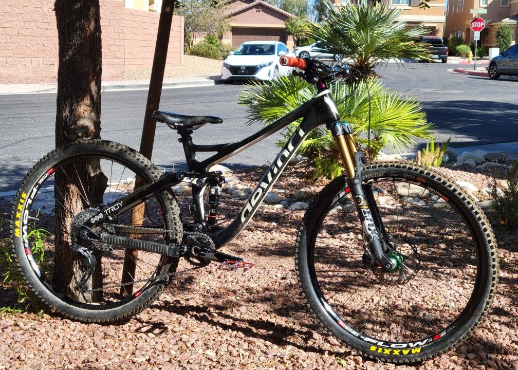 Devinci Troy Carbon Mountain Bike Size Small