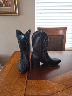 Skechers Black Cowboy Boots women ! .......Botas vaqueras negras de mujer