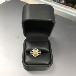 18K White Gold Ring  Size 6 1/2