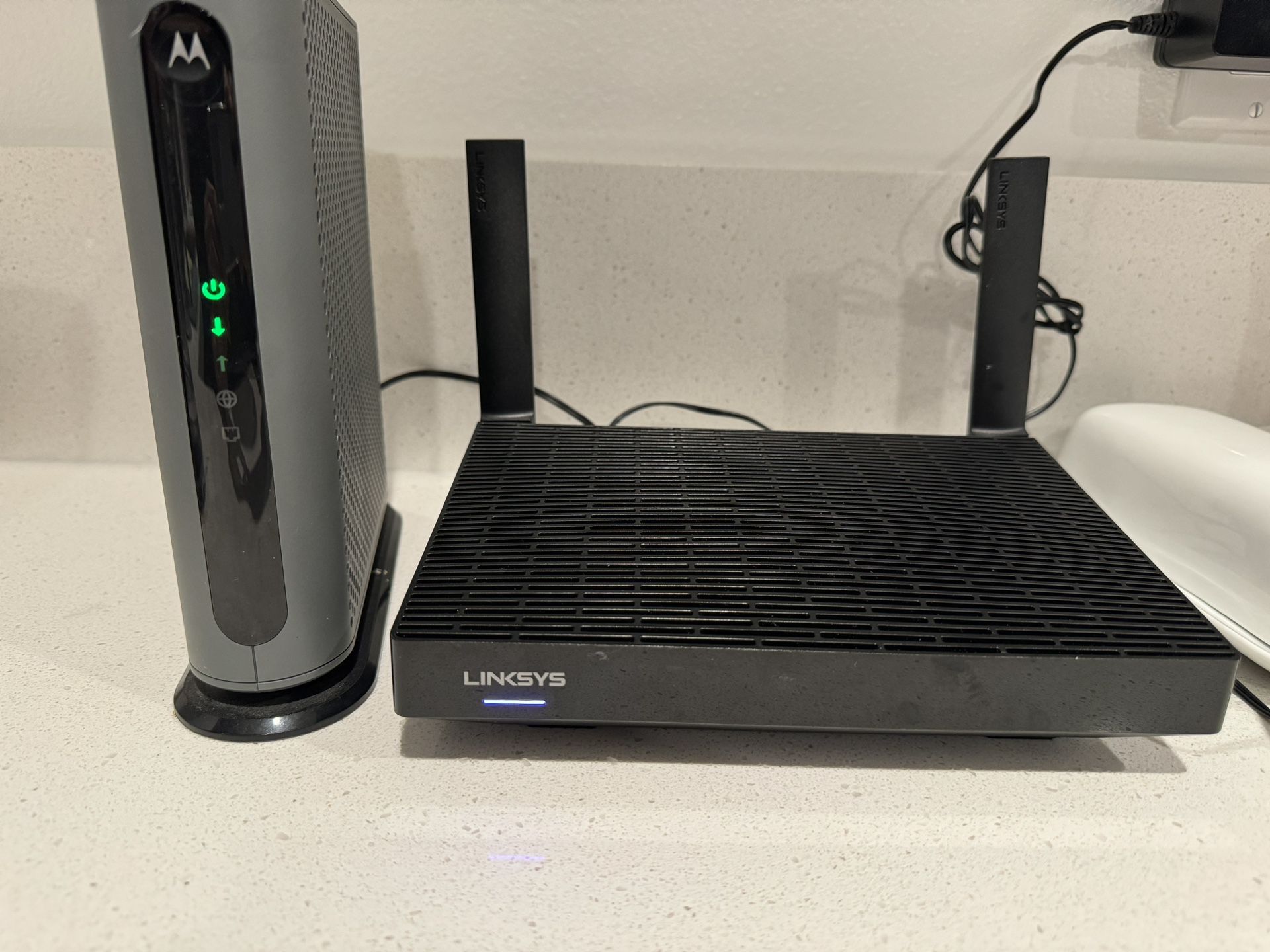 Router, Modem, Combination Kit Motorola MB8600 and  Linksys MR7350