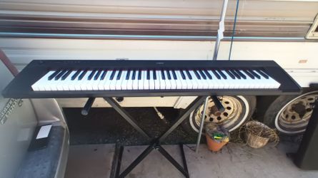Yamaha piaggero NP32 keyboard