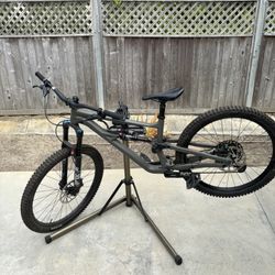 Specialized Status Mountain Bike (Medium)