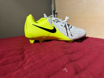 Nike Football/Soccer Cleats Phantom GX  Academy FG Mad Voltage Pack