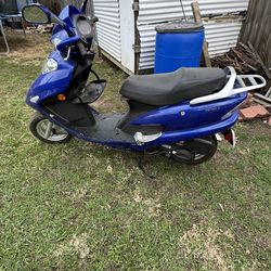 Blue scooter 150cc