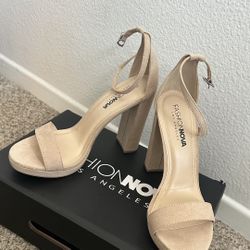 NEW Fashion Nova Nude Block Heels – Women’s Size 8 – In Box 