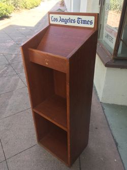 Newspaper or magazine stand