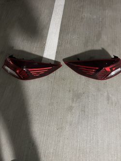 2019-2020 Hyundai Elantra Right Lamp Assembly Rear Combination Outside