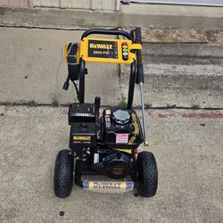 DEWALT
3600 PSI 2.5 GPM Gas Pressure Washer with Honda GX200 Engine, Heavy-Duty Commercial Cold Water Power Cleaner