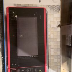 Mainstays 0.7 cu ft Microwave (Red & Black) – Works Perfect