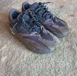 Yeezy Boost 700 Mauve size 10