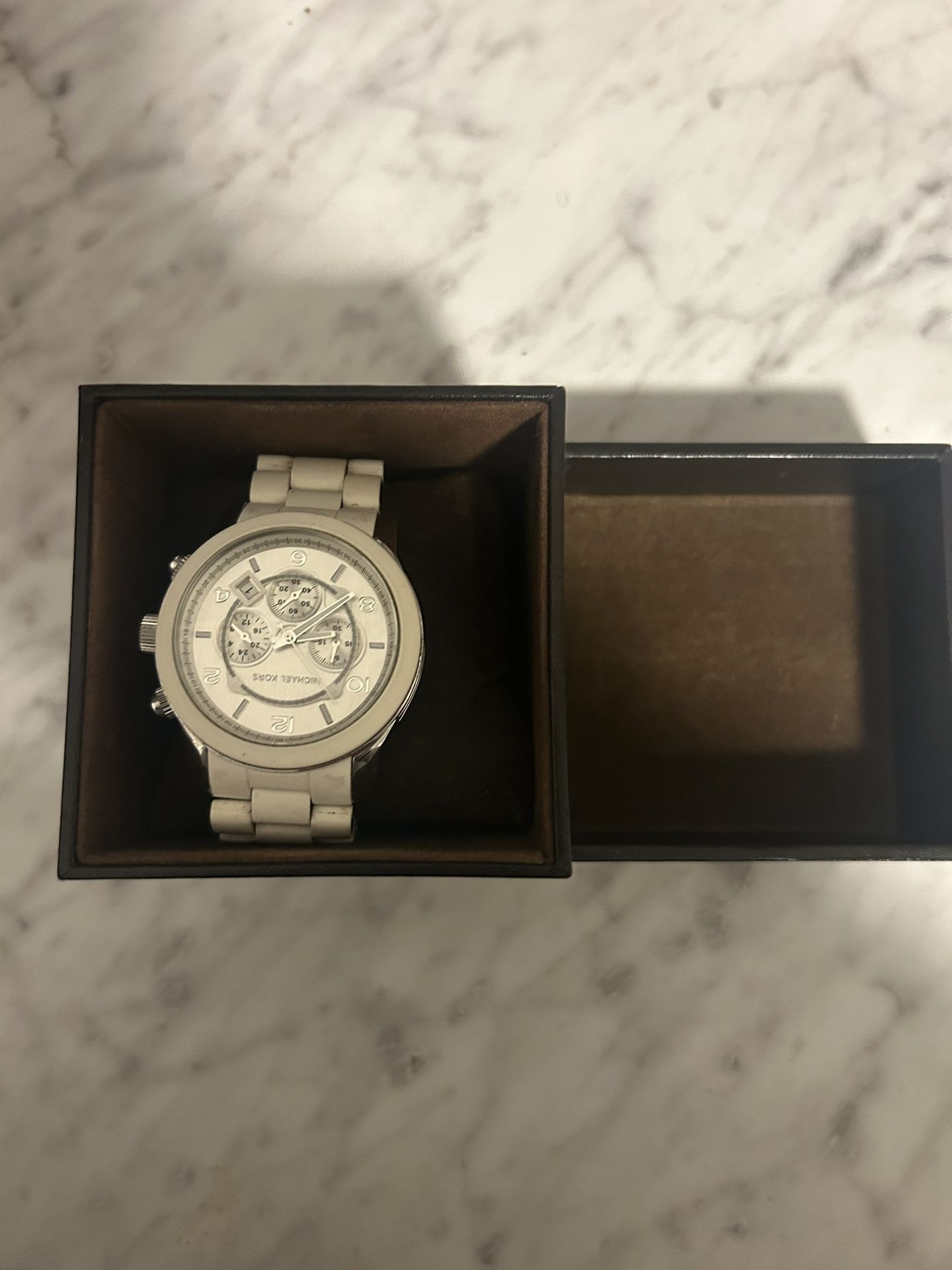 Used Michael Kors oversized watch (white polyurethane)