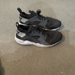 Nike Air Huarache Gray Sneakers 