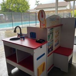 Healthcare Center, Melissa and Doug 