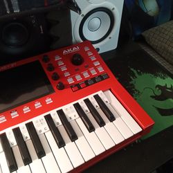 Mpc key 37 and Yamaha hs5 pair