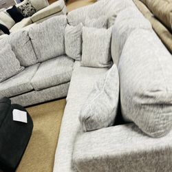 Stylish Cozy Very nice Sectional! 