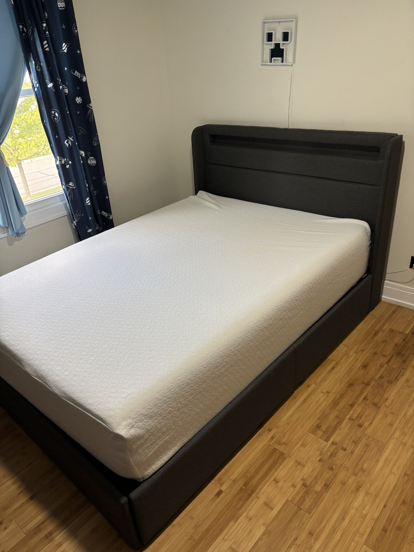 Full Size Bed Frame With Mattress 
