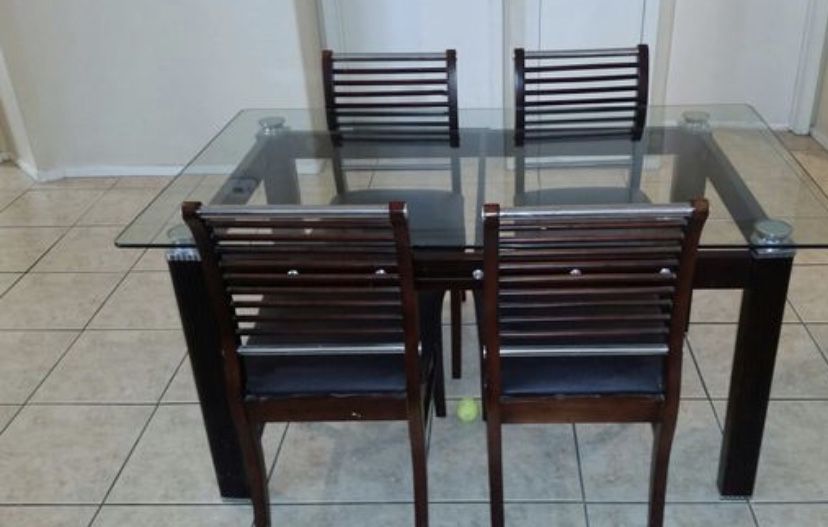 Glass kitchen table with 4 chairs