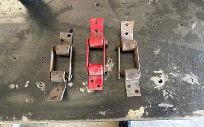 1(contact info removed) Chevrolet Body Mount Shackles
