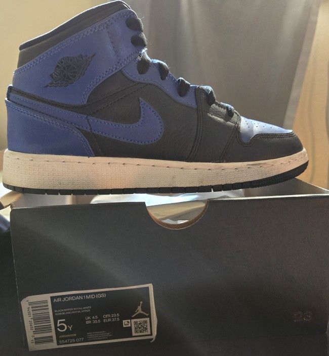 Jordan 1 Mid Royal