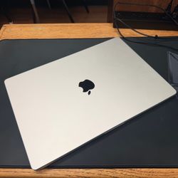 Apple Silver M3 Macbook Pro Max - 36GB Memory/RAM, 30-Core GPU, 1TB SSD