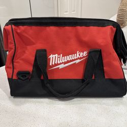 Milwaukee Medium Bag
