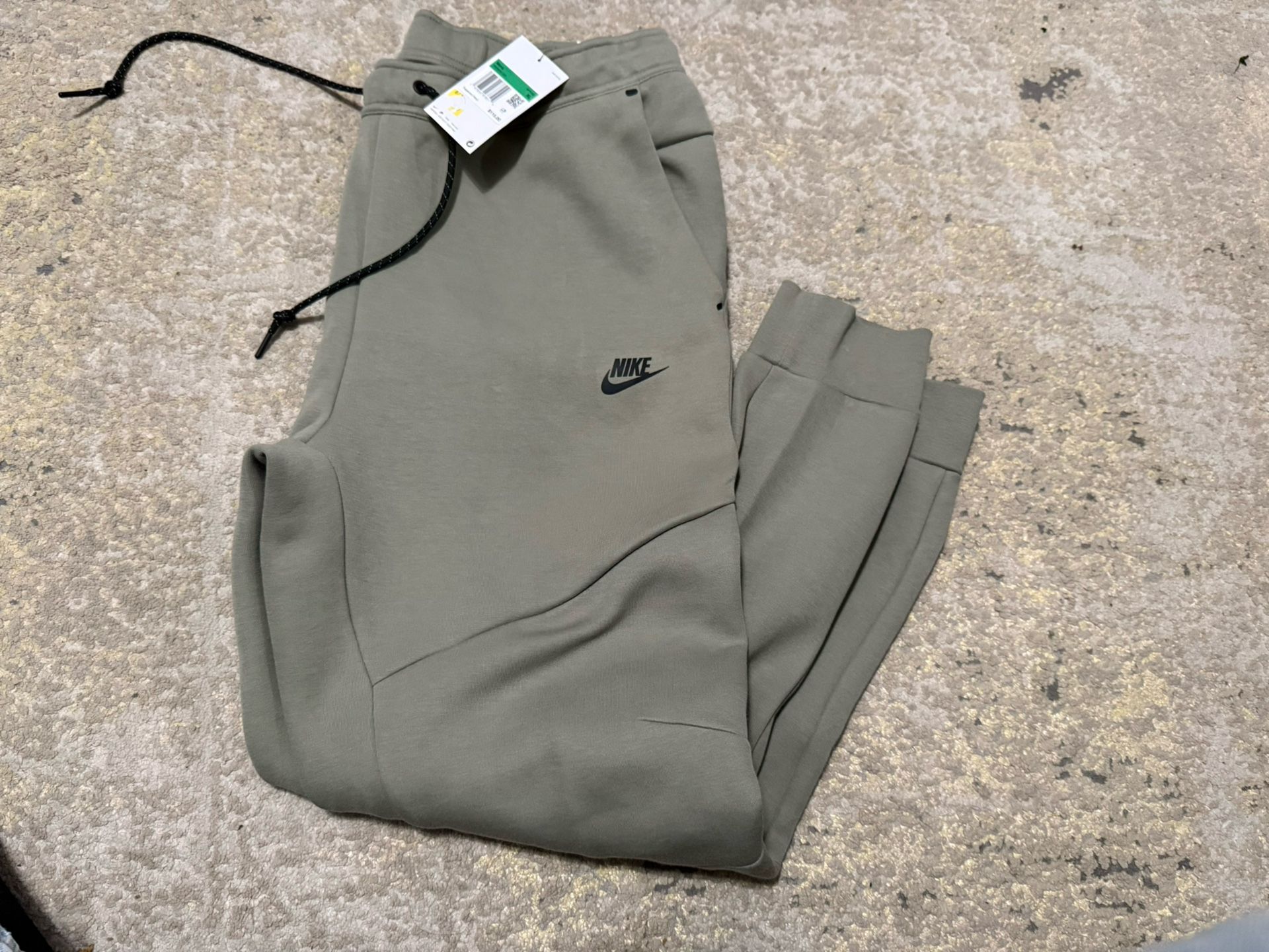 Brand New Men’s Tech Fleece Joggers Size XL