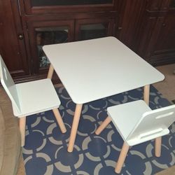 Little Kids Wooden Table With 2 Chairs 