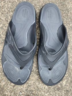 Great Pair Of Men's Crocs Size 12.  Like New