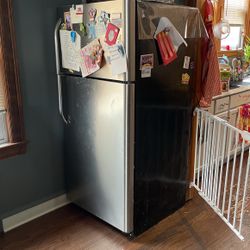 Refrigerator 