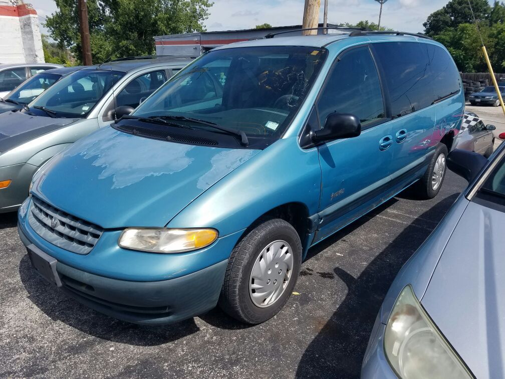 1998 Plymouth Voyager